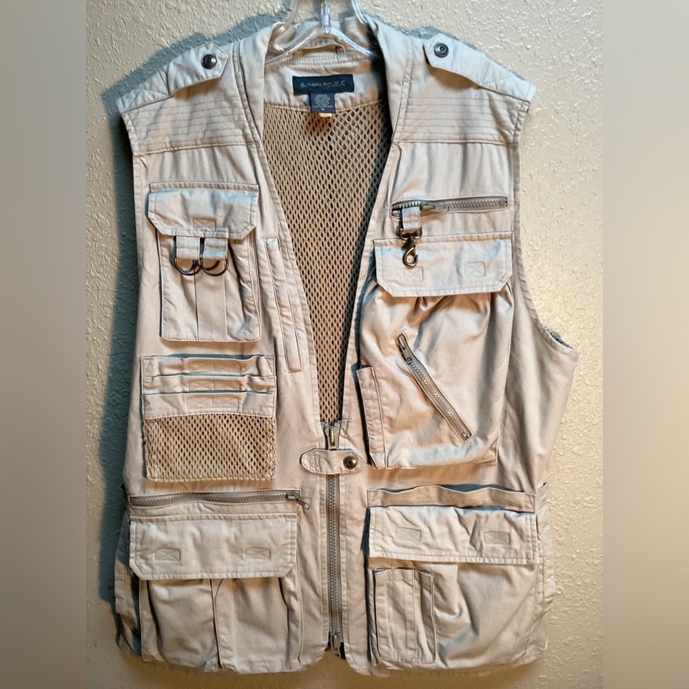 BANANA REPUBLIC - Men’s Fishing/Exploring Vest - Size Medium